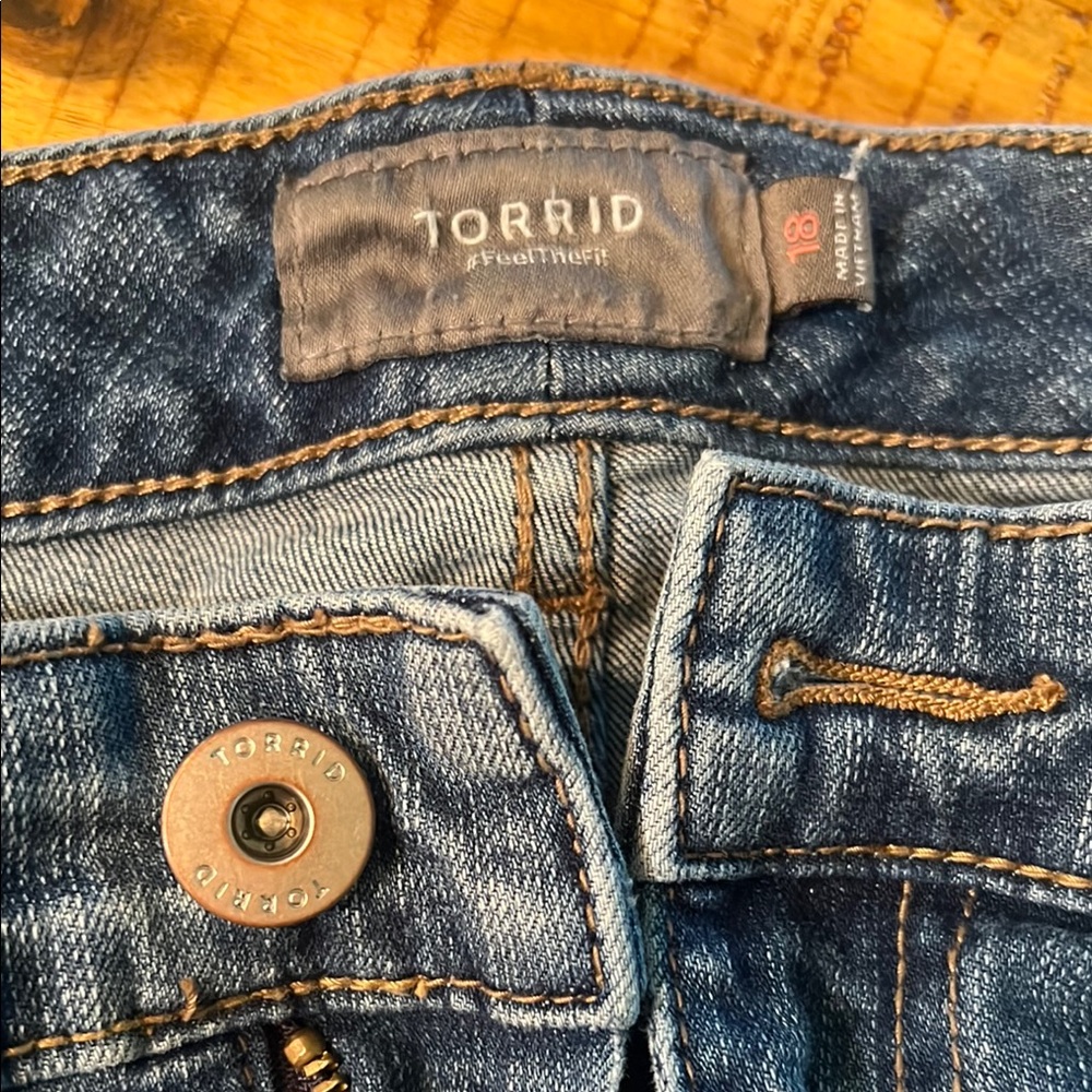 Torrid size 18 denim shorts - Picture 2 of 4